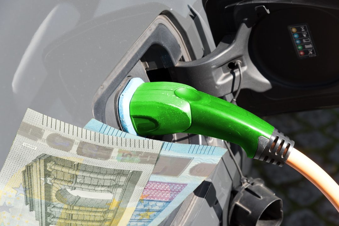 découvrez les dernières augmentations des tarifs pour les véhicules électriques en france. informez-vous sur les raisons de ces hausses et les implications pour les consommateurs et le marché de l'automobile électrique.