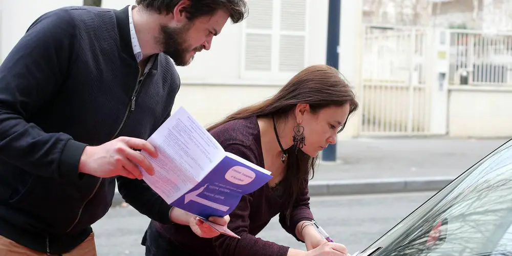 découvrez comment identifier et éviter les arnaques liées à l'assurance auto. conseils, exemples courants et bonnes pratiques pour protéger votre véhicule et votre portefeuille.