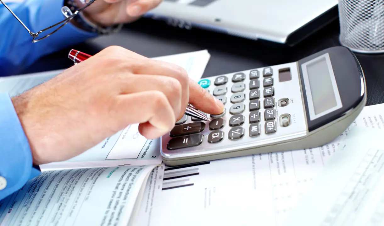 découvrez tout ce qu'il faut savoir sur les coûts des assurances : facteurs influençant les prix, astuces pour économiser et comparatif des offres pour mieux choisir votre assurance.