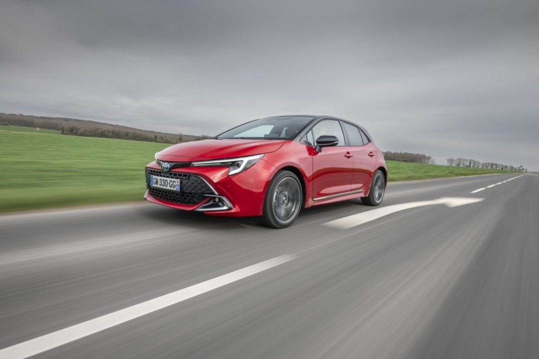 découvrez tout ce qu'il faut savoir sur l'assurance des voitures hybrides : avantages, tarifs, garanties spécifiques et conseils pour bien assurer votre véhicule hybride en france.