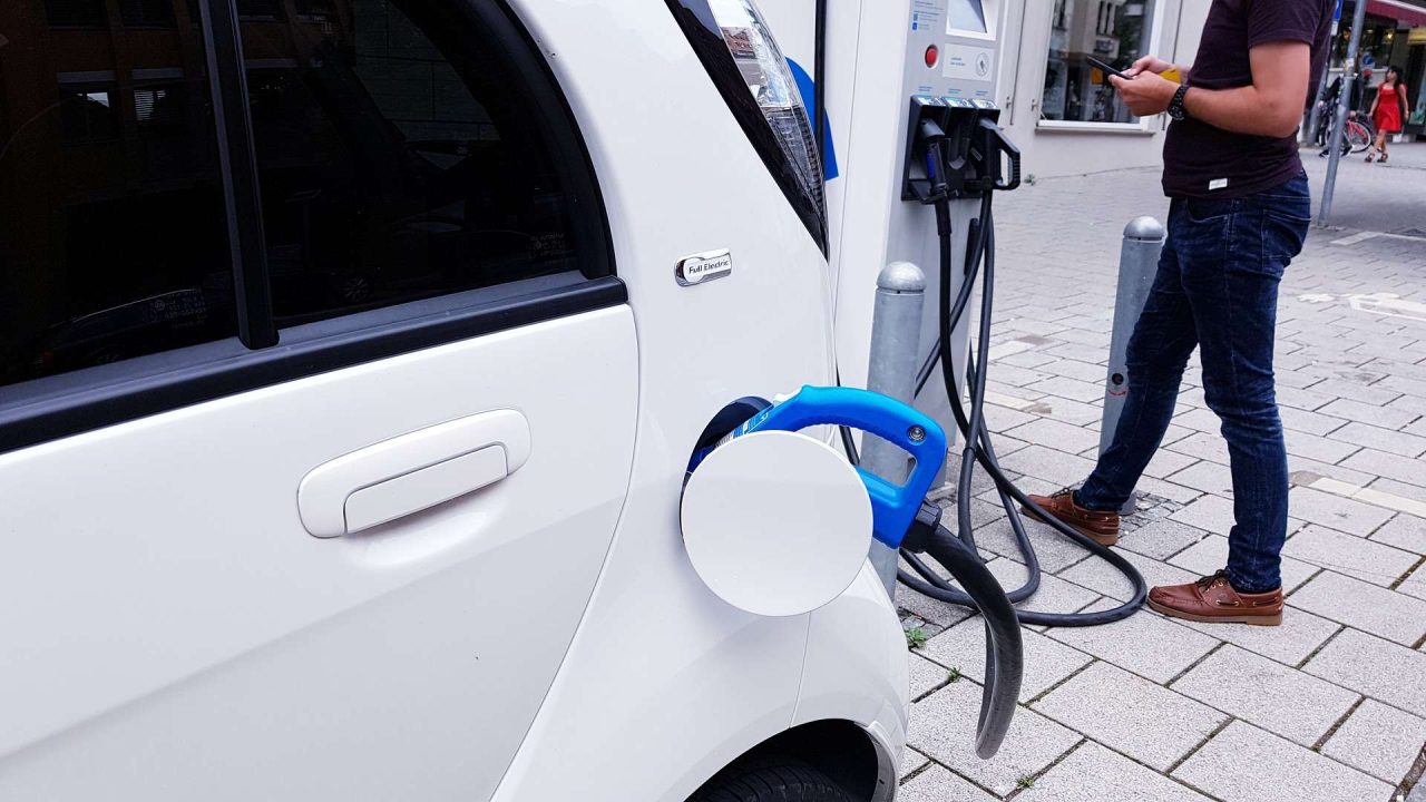 découvrez comment bénéficier d'une indemnisation auto plus élevée pour votre voiture électrique en cas de sinistre. maximisez vos remboursements grâce à nos conseils experts.