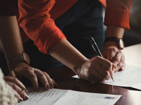 découvrez la nouvelle mention 'troubles publics' intégrée aux contrats d'assurance, précisant les garanties et conditions liées aux événements perturbant l'ordre public.