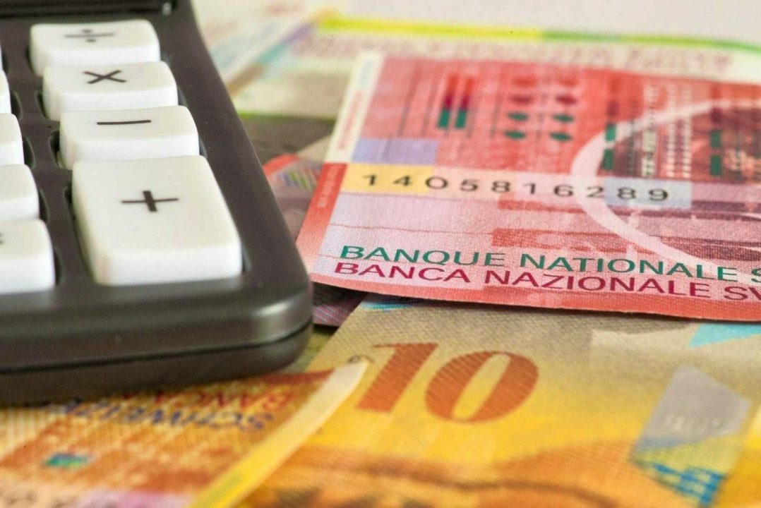 découvrez les prévisions de hausse des tarifs d'assurance en 2026 et préparez-vous aux changements à venir pour mieux gérer votre budget.