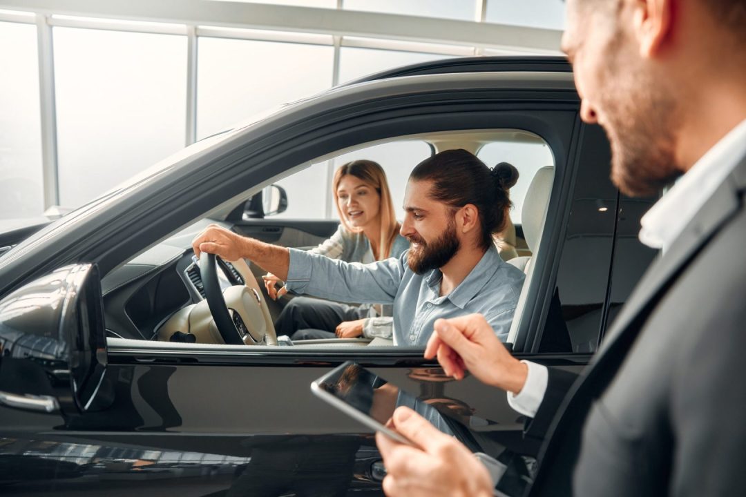 découvrez comment le coût des voitures a doublé en 10 ans, rendant leur acquisition un véritable luxe pour les français.