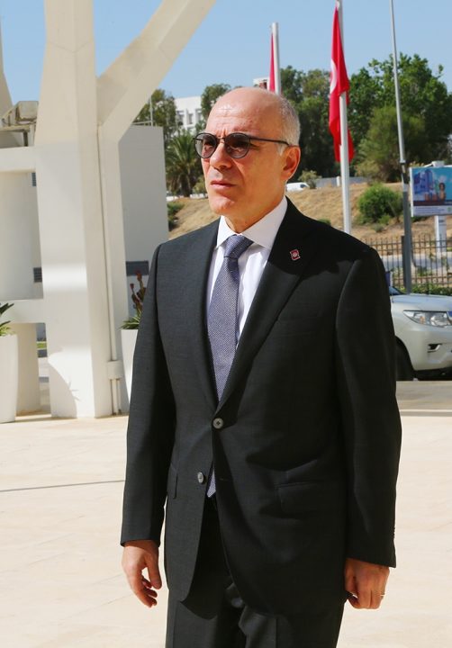 découvrez pourquoi mondher khabcheche estime que l’assurance tunisienne doit adopter une approche proactive pour mieux répondre aux défis actuels et futurs du secteur.