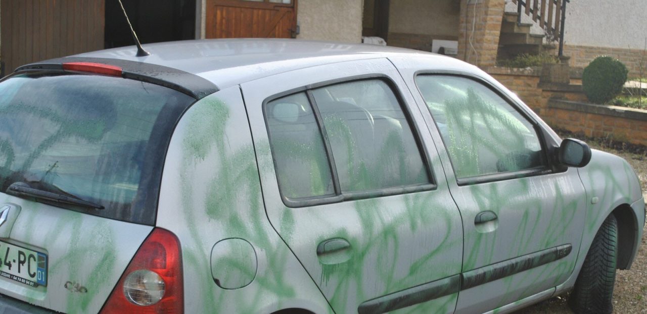 saint-jean-d'angély : une nuit noire avec 50 voitures crevées, une vague de vandalisme qui inquiète la communauté locale.