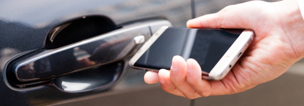 découvrez 4 astuces clés pour réussir votre location de voiture et profiter d'un service optimal au meilleur prix.