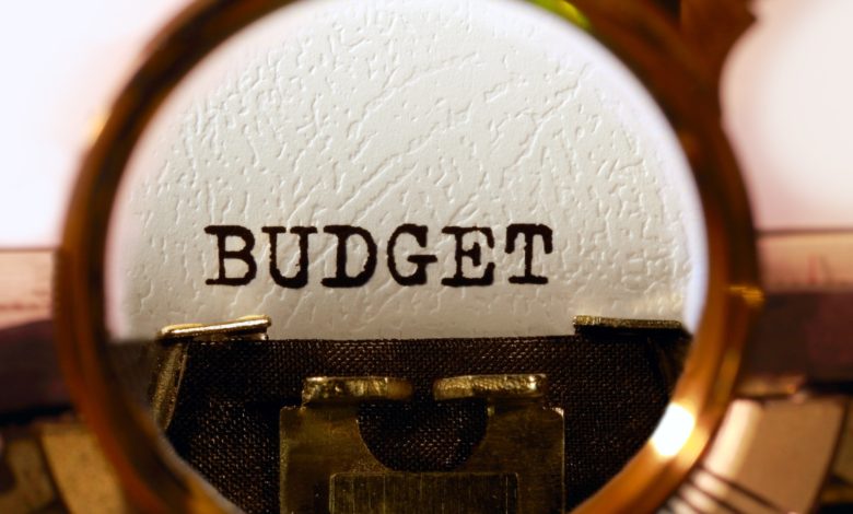 découvrez les chiffres clés à connaître pour bien gérer votre budget auto et maîtriser vos dépenses liées à votre véhicule.